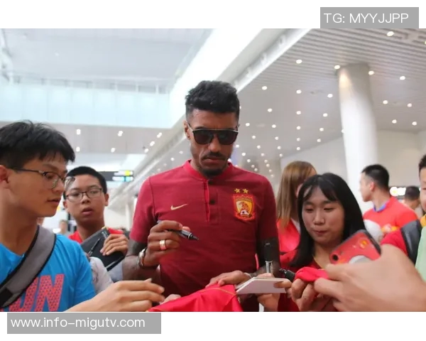 意大利媒体报道费内巴切关注埃斯波西托与斯卡马卡引援计划