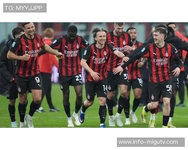 晚邮报揭秘莫德里奇在圣西罗的私人包厢招待亲友的奢华生活